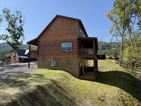 808 String Run Way, Pigeon Forge, TN 37863 photo 2