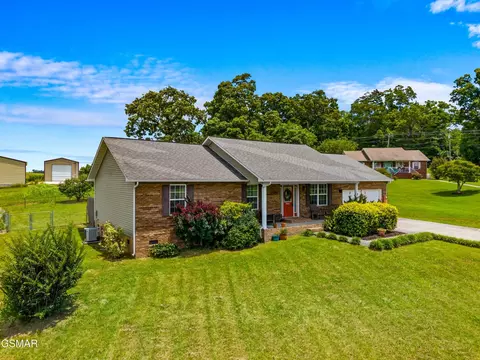 923 Red Oak Ln, Dandridge, TN 37725
