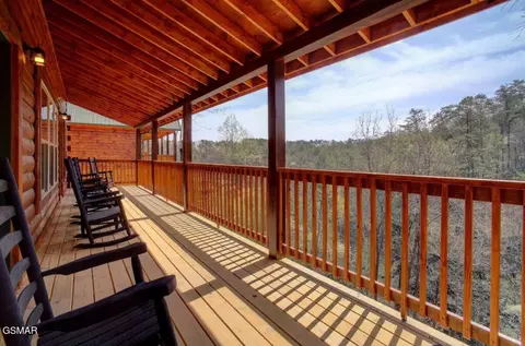 821 String Run Way, Pigeon Forge, TN 37863 photo 2