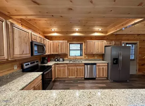 821 String Run Way, Pigeon Forge, TN 37863 photo 10