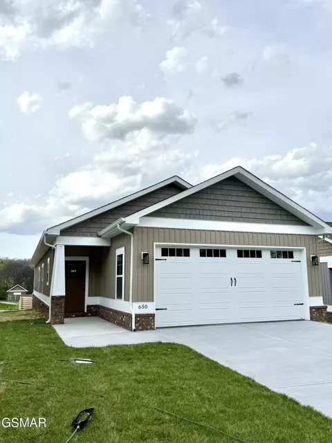 650 Johnson Estate Ln, Sevierville, TN 37862