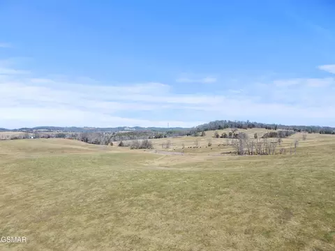 122 Spring Creek Rd, Dandridge, TN 37725