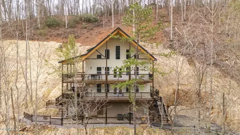 1138 Cole Ln, Gatlinburg, TN 37738