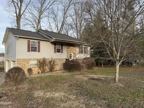 2412 Big River Overlook Dr, Sevierville, TN 37876