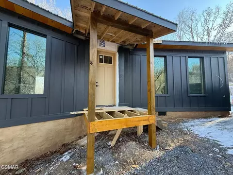 3837 Dollys Dr, Sevierville, TN 37862