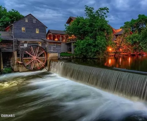 857 String Run Way, Pigeon Forge, TN 37863 photo 61