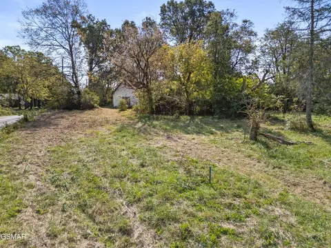 1 Green Hill Rd, Dandridge, TN 37725