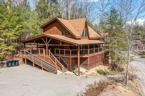 674 Eagles Blvd Way, Pigeon Forge, TN 37863