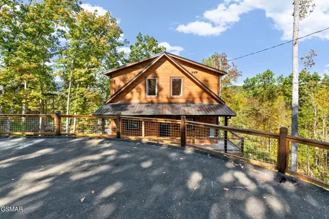 2876 Pine Haven Dr, Sevierville, TN 37862