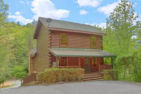 558 Country Oaks Dr, Pigeon Forge, TN 37863
