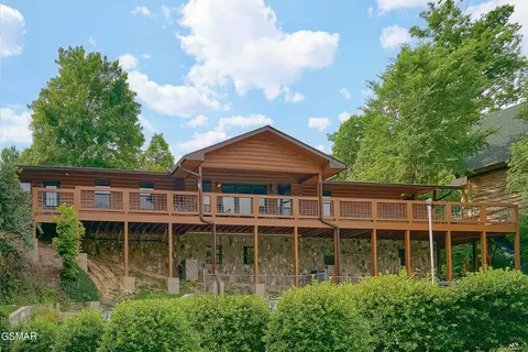566 Country Oaks Dr, Pigeon Forge, TN 37863