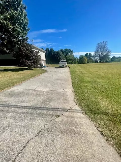 417 Britton Dr, Talbott, TN 37877 photo 3