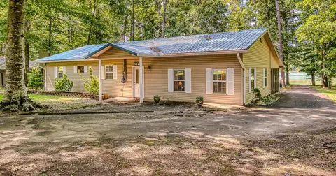 556 Glen Cir, Dandridge, TN 37725