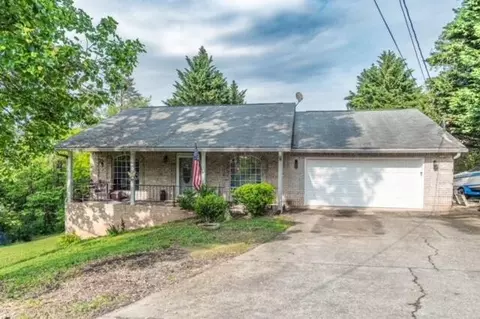 860 Greenwich Dr, Maryville, TN 37803