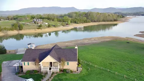 1820 Harbor Hills Ln, Dandridge, TN 37725