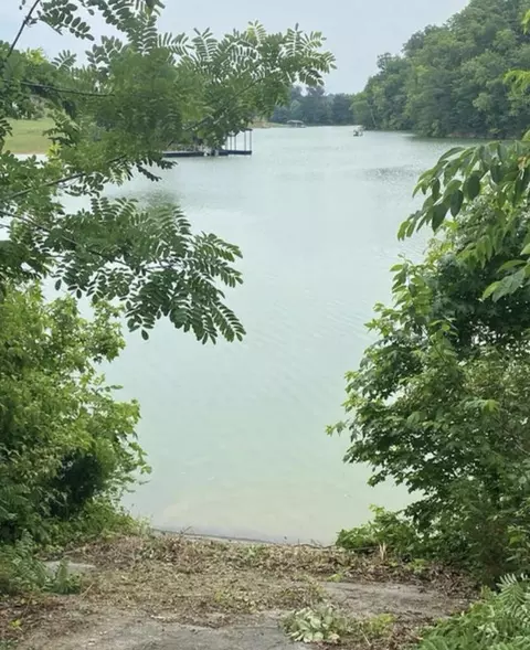 12 Ferry Hill Rd, Dandridge, TN 37725