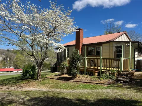 1229 Sugar Fork Rd, Dandridge, TN 37725