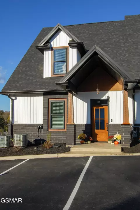 1079 Watch Hill Way, Sevierville, TN 37862