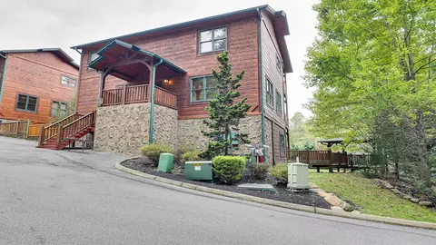 604 Park Vista Way, Gatlinburg, TN 37738