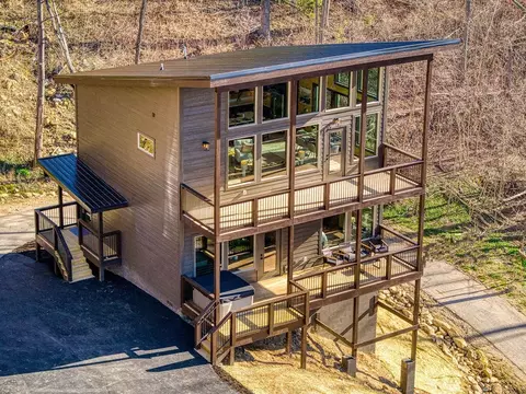 1029 Elm Rd, Gatlinburg, TN 37738
