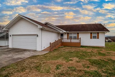 618 Ross Dr, Dandridge, TN 37725