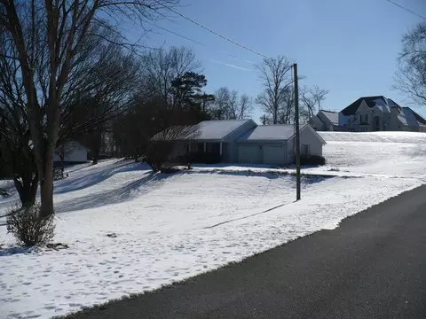 505 Birch Dr, Kodak, TN 37764