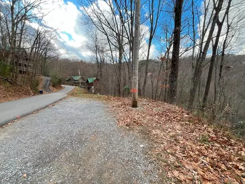 1349 Baden Dr, Gatlinburg, TN 37738