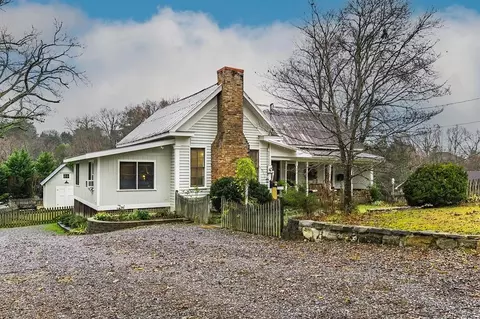 532 Harrisburg Rd, Sevierville, TN 37876