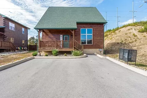 1663 Falls Way, Pigeon Forge, TN 37863