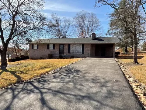 815 Pleasant View Rd, Dandridge, TN 37725