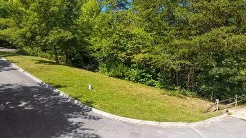 4 Alexander Pl, Pigeon Forge, TN 37863