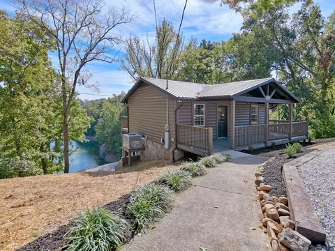 1900 Bouldercrest Dr, Dandridge, TN 37725