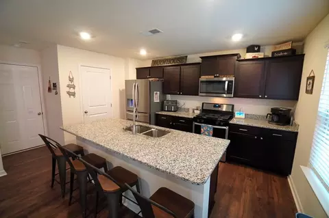 877 Greene Meadows Dr, Talbott, TN 37877 photo 2