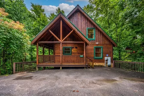 709 Ridgewood Way #10, Pigeon Forge, TN 37863