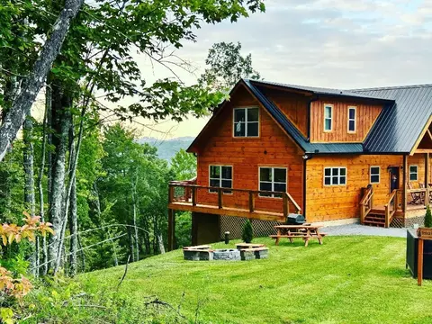2925 Joyner Hills Ln, Sevierville, TN 37876