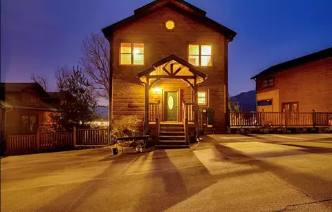 902 Parkview Point Way, Gatlinburg, TN 37738