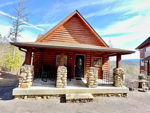 1736 Angela Starr Dr, Sevierville, TN 37876