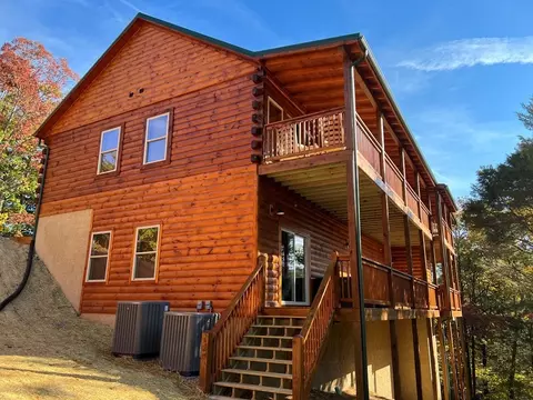 825 String Run Way, Pigeon Forge, TN 37863 photo 3