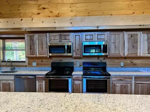 825 String Run Way, Pigeon Forge, TN 37863 photo 18