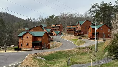 817 String Run Way, Pigeon Forge, TN 37863 photo 1