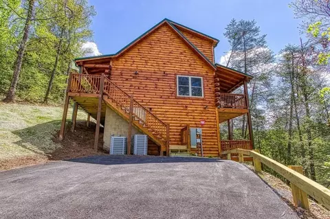 805 String Run Way, Pigeon Forge, TN 37863 photo 5