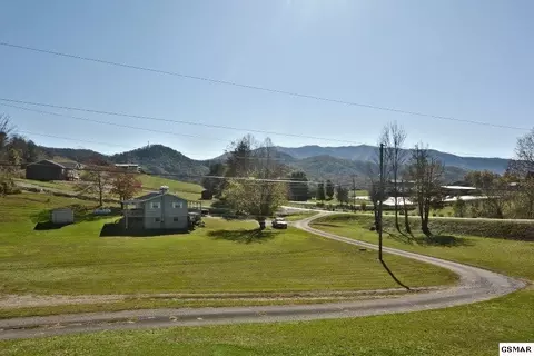354 Webb Rd, Townsend, TN 37882 photo 2