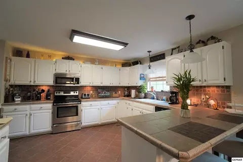 7373 Circle Point Dr, Talbott, TN 37877 photo 3