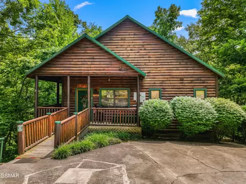 1820 Skyhawk, Sevierville, TN 37876