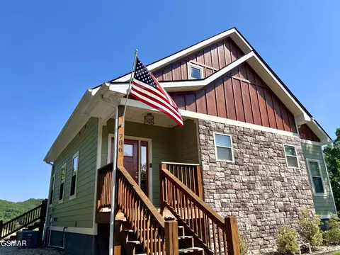 706 Fairgarden Cir, Sevierville, TN 37876