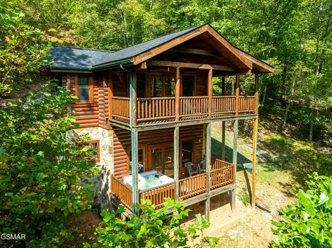 4062 Chamberlain Ln, Sevierville, TN 37862