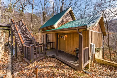514 Laural Mountain Rd, Gatlinburg, TN 37738