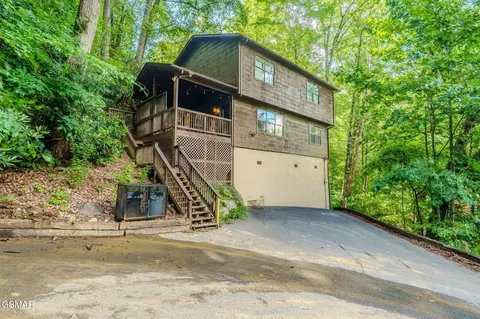 937 Ski Mountain Rd, Gatlinburg, TN 37738