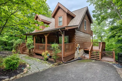 3639 Moonshine Way, Gatlinburg, TN 37738