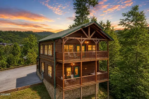 839 Great Smoky Way, Gatlinburg, TN 37738